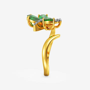 Flying Emerald Diamond Ring